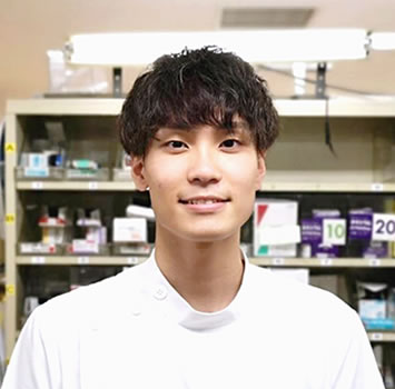 山本亘汰薬剤師の写真